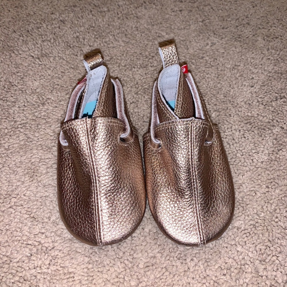 Toddler Size 18 Months Rose Gold Zutano Shoes
